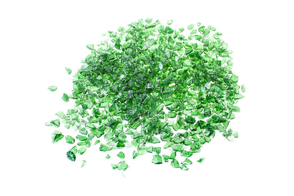 Glassplitt Green 5-10 mm – Nahaufnahme trocken (links) und nass (rechts) im Vergleich
