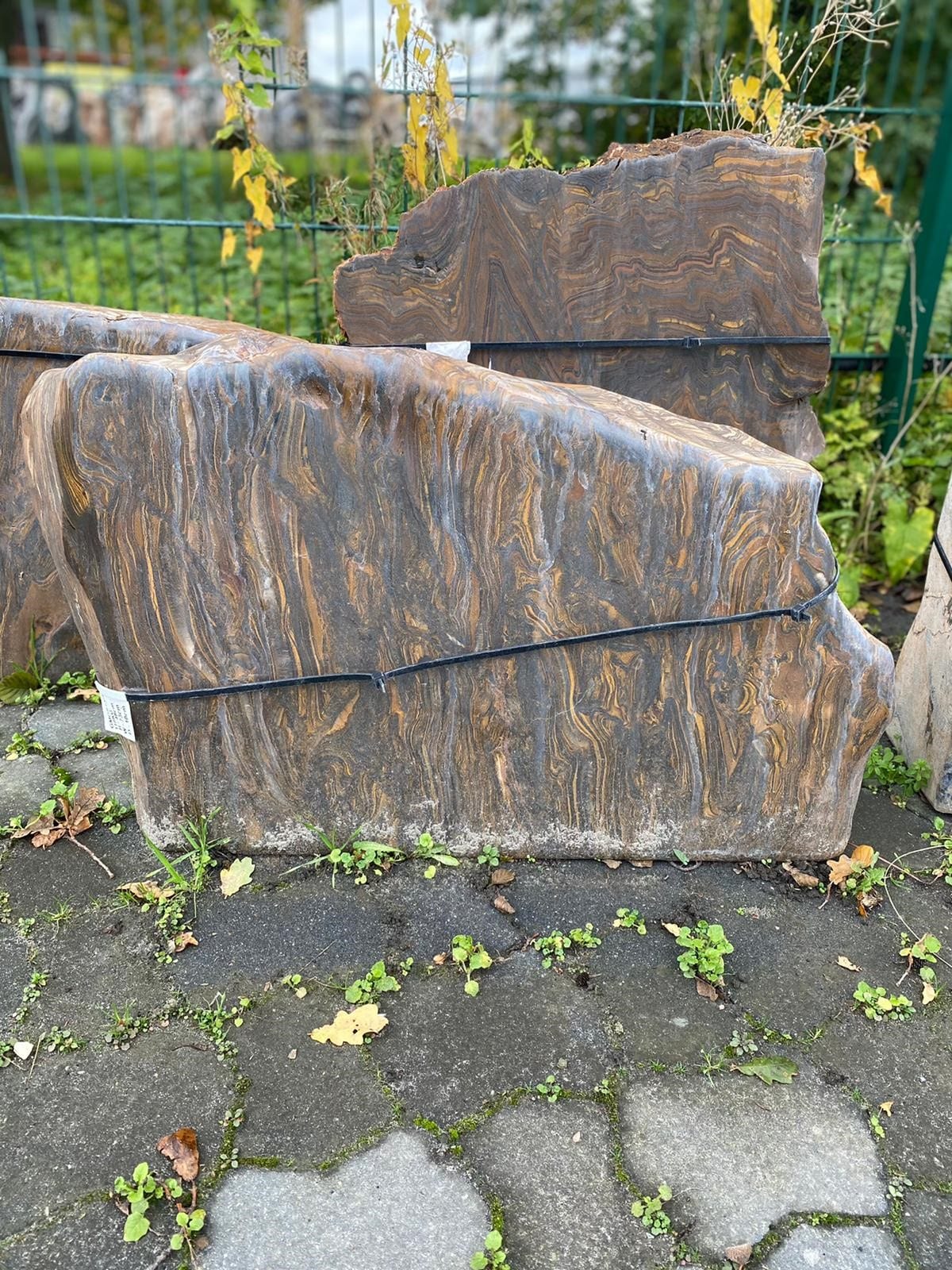 Matrix Monolithen teilweise poliert