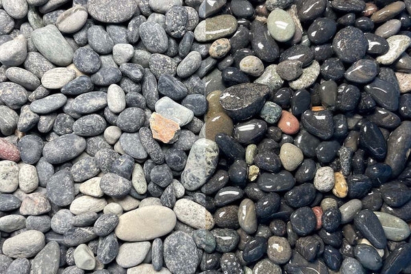 Basalt getrommelt 5-8 mm – Nahaufnahme trocken (links) und nass (rechts) im Vergleich
