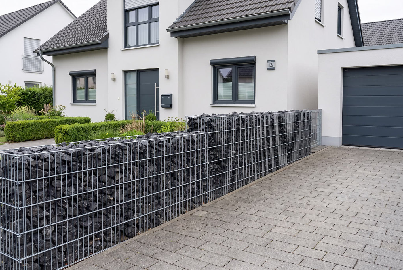 Gabionensteine Basalt, 60-120 mm – Anwendungsbeispiel: in einer Gabionenwand