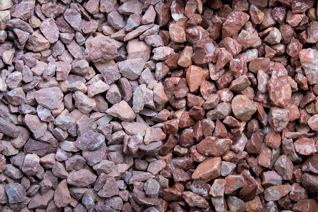 Classic Splitt 8-12 mm – Nahaufnahme trocken (links) und nass (rechts) im Vergleich
