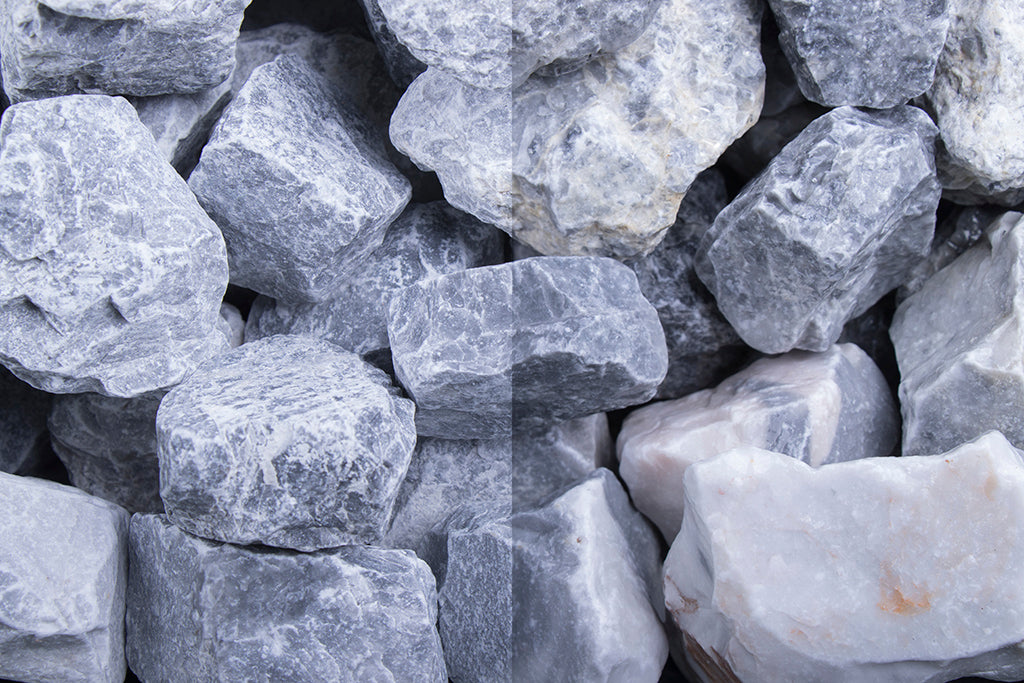 Kristall Blau SS 30-60 mm – Nahaufnahme trocken (links) und nass (rechts) im Vergleich