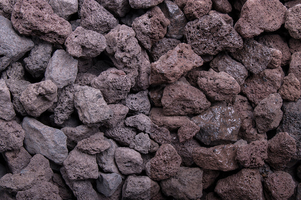 Lavadur 16-32 mm – Nahaufnahme trocken (links) und nass (rechts) im Vergleich