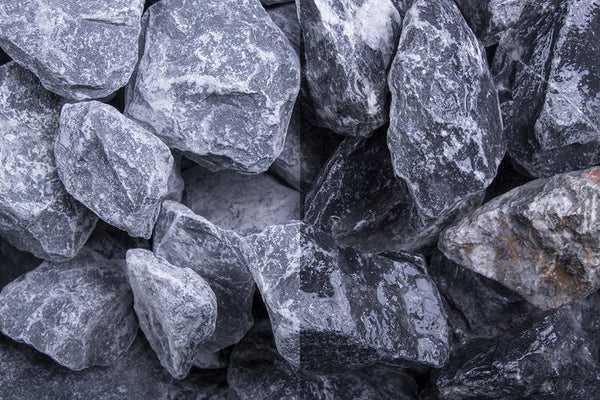 Nero Quarzit SS 32-56 mm – Nahaufnahme trocken (links) und nass (rechts) im Vergleich