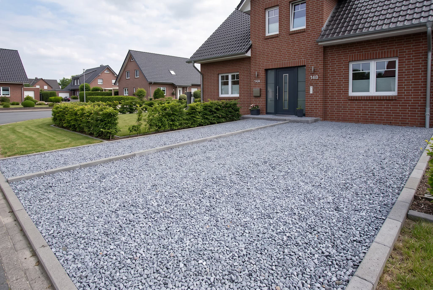 Pfeffer & Salz, 8-12 mm – Anwendungsbeispiel: als Einfahrt und Weg am Haus