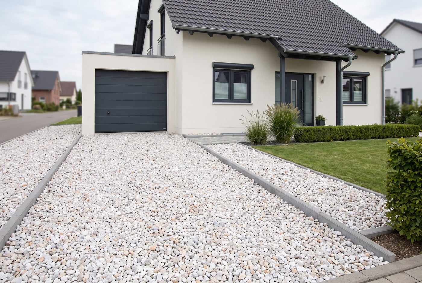 Torina Splitt, 16-32 mm – Anwendungsbeispiel: als Einfahrt und Weg am Haus