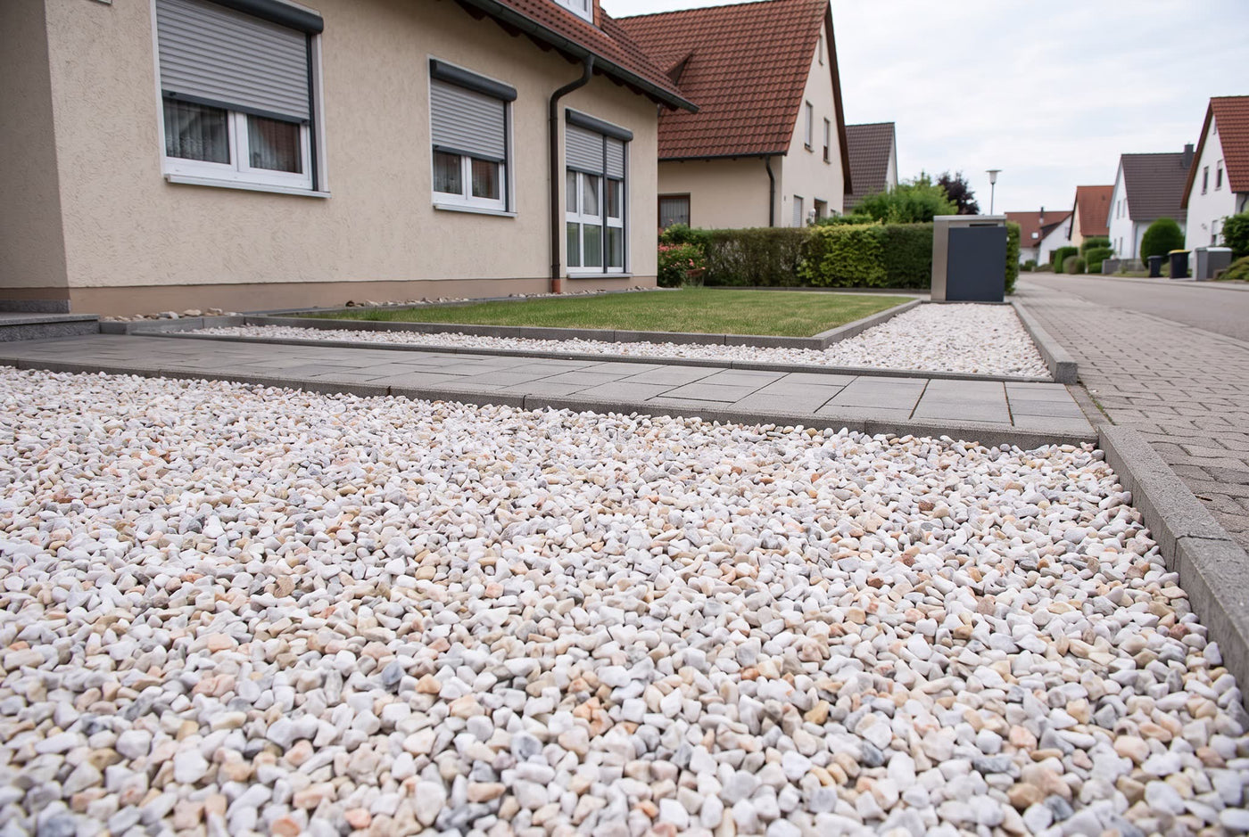 Torina Splitt, 8-16 mm – Anwendungsbeispiel: als Einfahrt und Weg am Haus