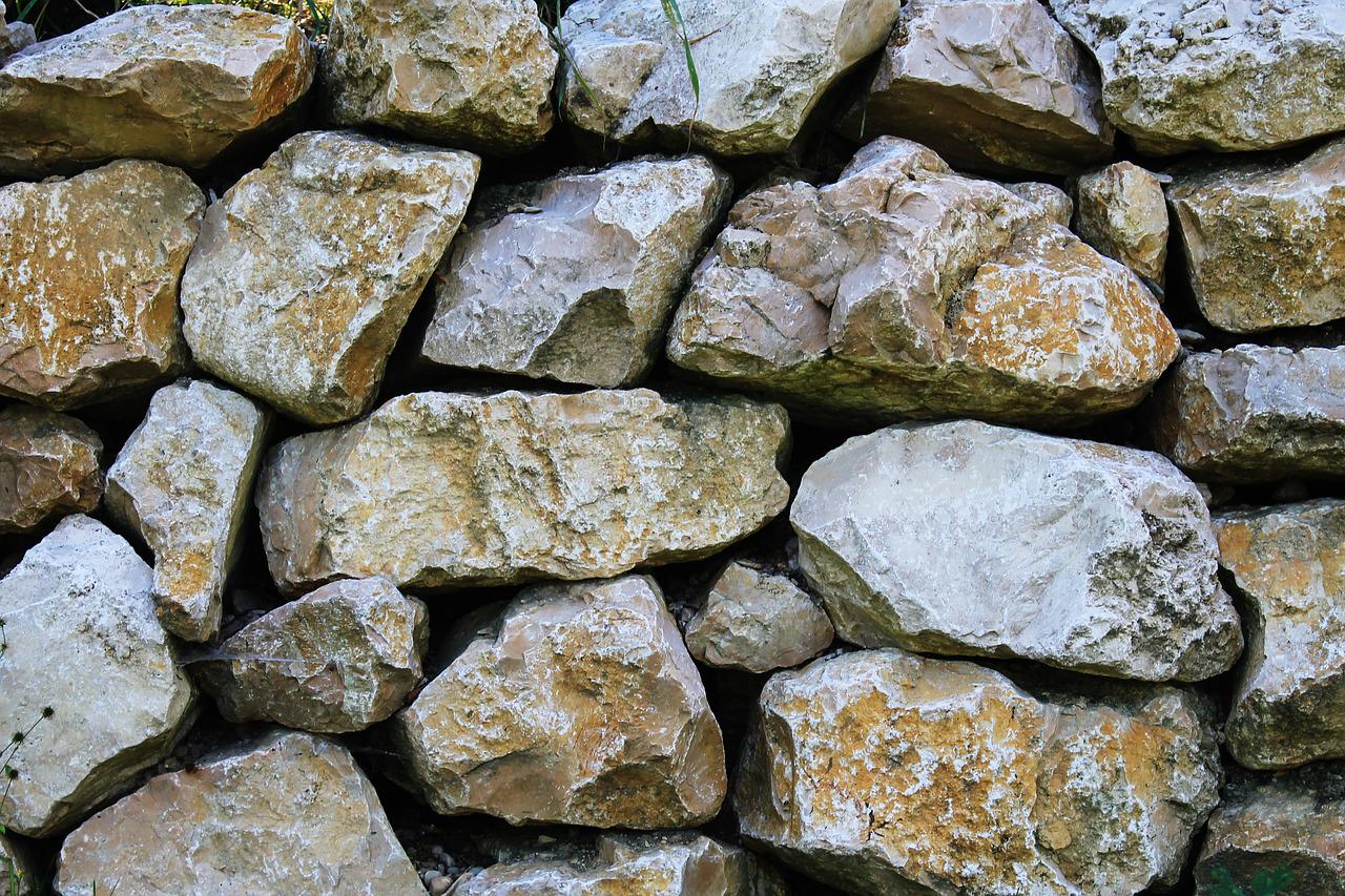 Bruchsteine für Mauer genutzt